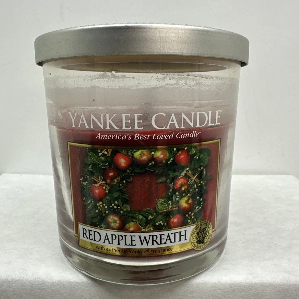 YANKEE CANDLE Red Apple Wreath Small Tumbler Jar Scented Candle 7oz Single Wick